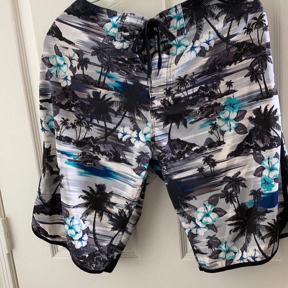 FINAL MARKDOWN Burnside board shorts 32